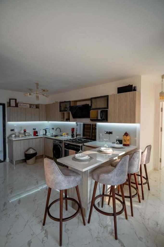 Town Sea View Apartment