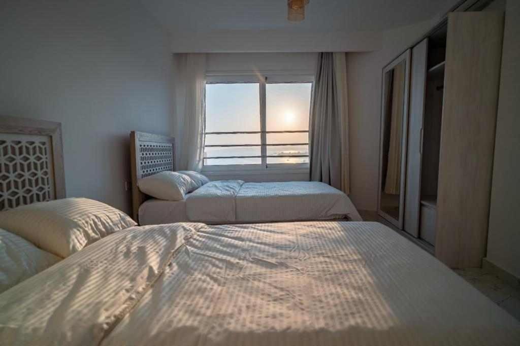 Town Sea View Apartment *